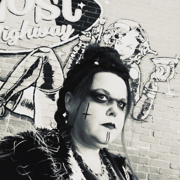 Meet your Posher, Misty - Picture 7 of 8